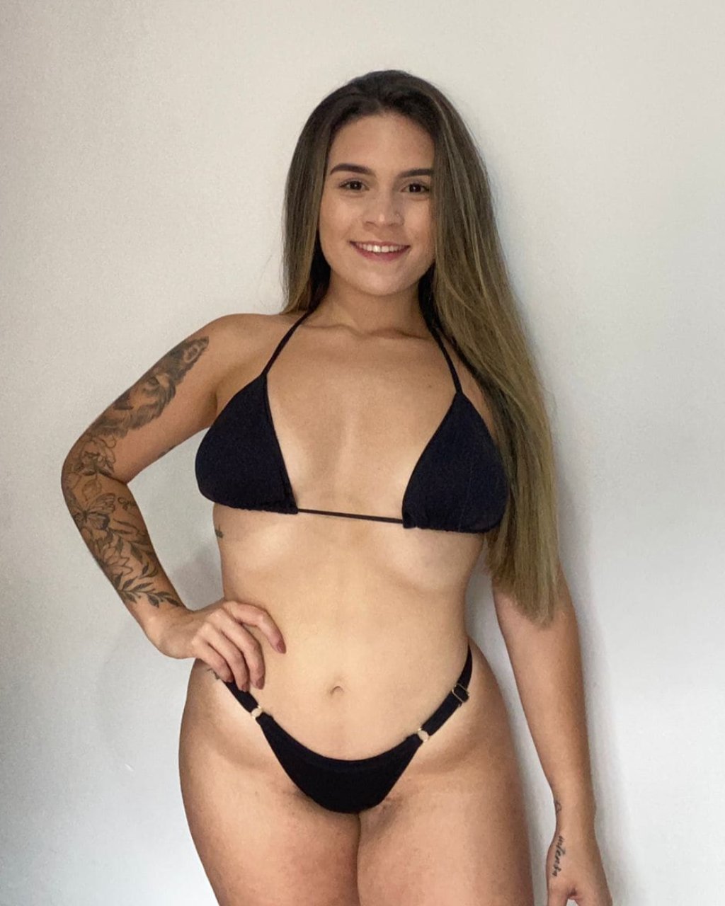 Luana Piovani arrasa ao posar com biquíni de cintura alta, peça vintage que  voltou a ser hit da moda praia – R7 Entretenimento, image size:1024x1280